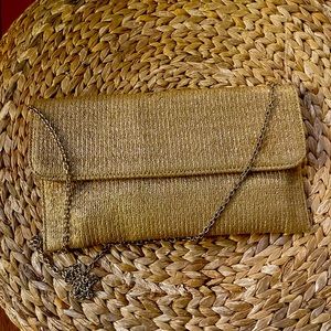 Straw clutch with chain